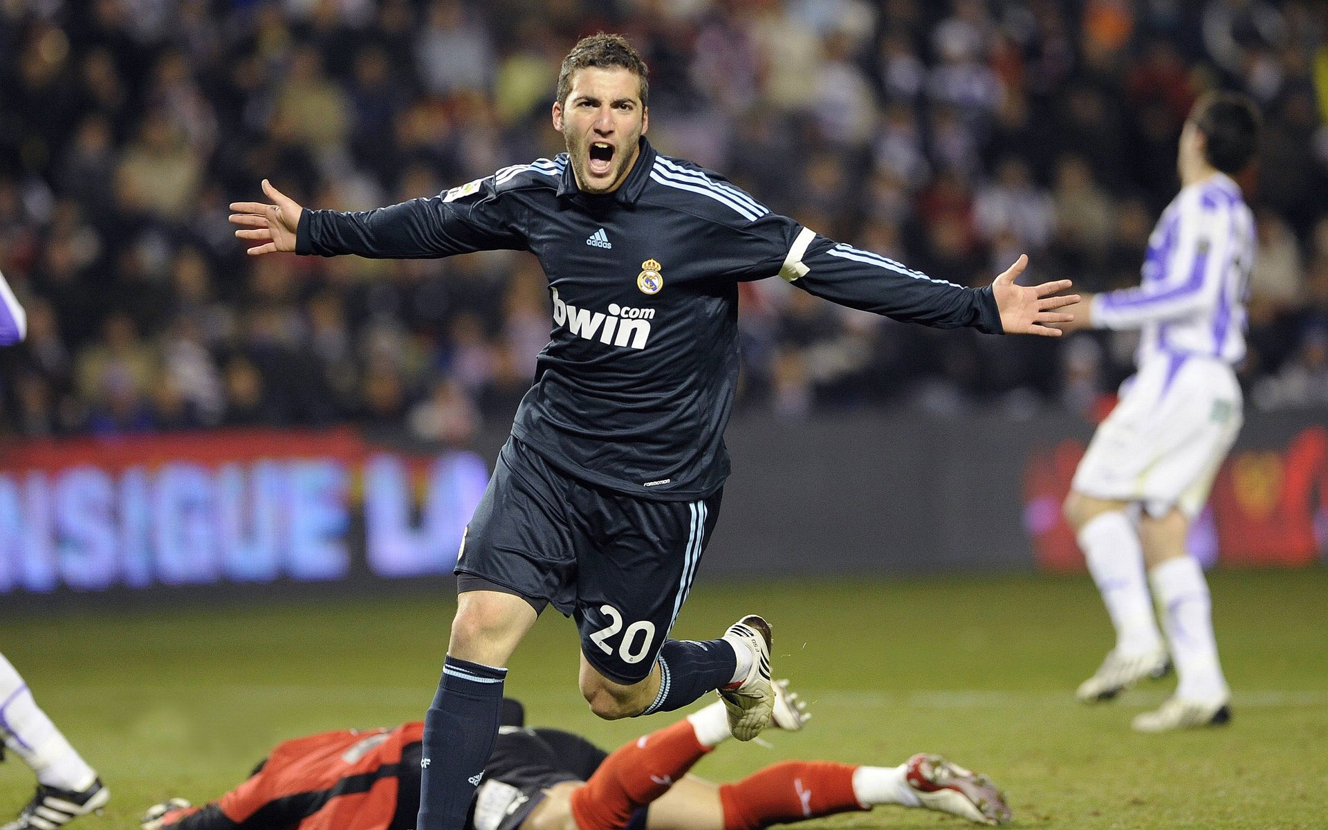 开yun体育-36岁丁俊晖现状：身家过亿却常住国外，大龄富二代妻子气质绝佳